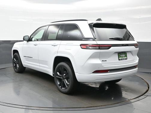Bright White Clearcoat 2027 Jeep Grand Cherokee Limited