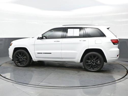 Bright White Clearcoat 2021 Jeep Grand Cherokee Laredo