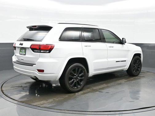 Bright White Clearcoat 2021 Jeep Grand Cherokee Laredo