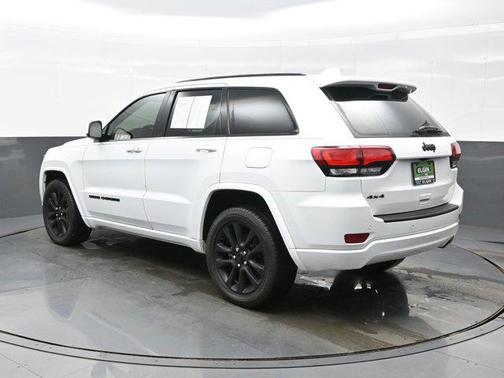 Bright White Clearcoat 2021 Jeep Grand Cherokee Laredo