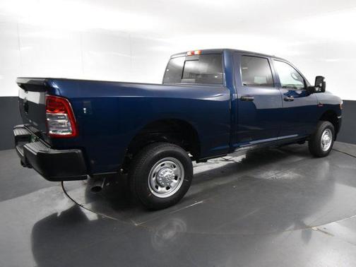 2024 RAM 2500 Tradesman Crew Cab 4x4 6'4' Box