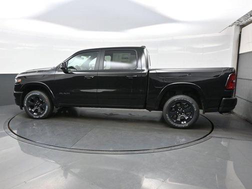 Diamond Black Crystal Pearlcoat 2026 RAM 1500 Big Horn/Lone Star