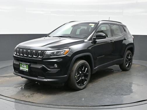 Diamond Black Crystal Pearlcoat 2026 Jeep Compass Latitude
