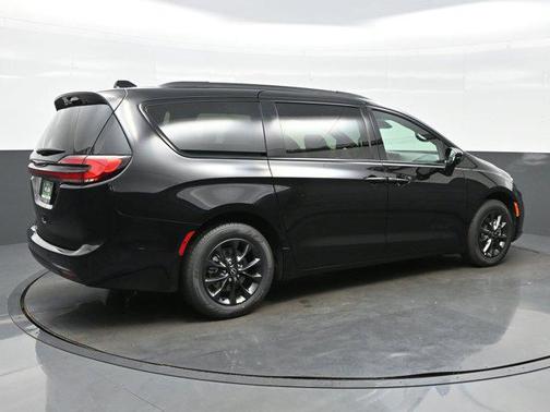 2025 Chrysler Pacifica L
