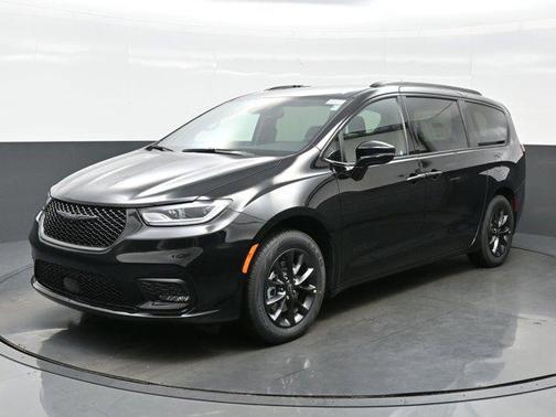 2025 Chrysler Pacifica L