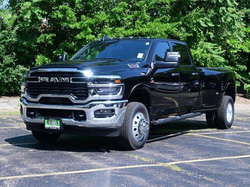 2025 RAM 3500 Tradesman Crew Cab 4x4 8' Box