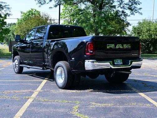 2025 RAM 3500 Tradesman Crew Cab 4x4 8' Box