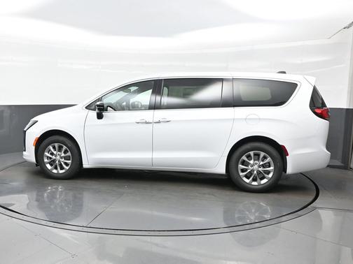 bright white clearcoat 2027 Chrysler Pacifica Limited