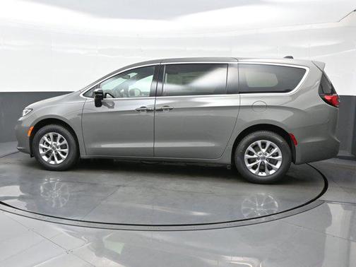 2025 Chrysler Pacifica L