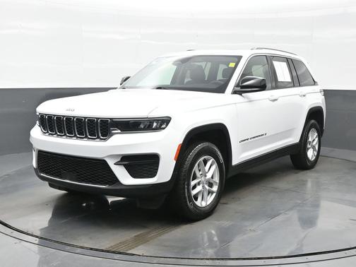 Bright White Clearcoat 2024 Jeep Grand Cherokee Laredo