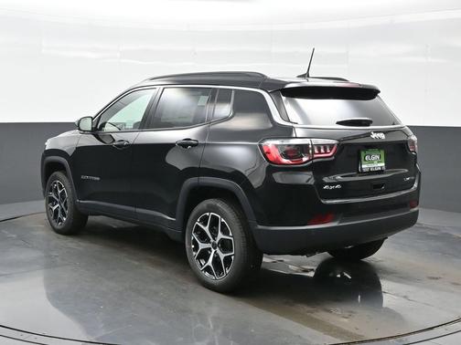 Diamond Black Crystal Pearlcoat 2026 Jeep Compass Limited