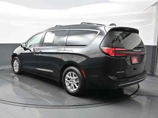 Brilliant Black Crystal Pearlcoat 2022 Chrysler Pacifica Touring L