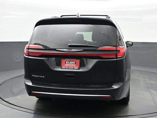 Brilliant Black Crystal Pearlcoat 2022 Chrysler Pacifica Touring L
