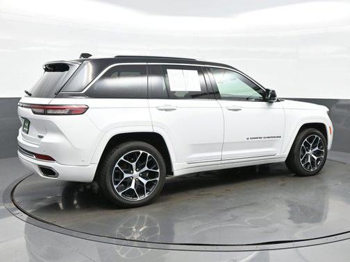 2023 Jeep Grand Cherokee Summit