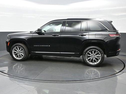 2022 Jeep Grand Cherokee Summit