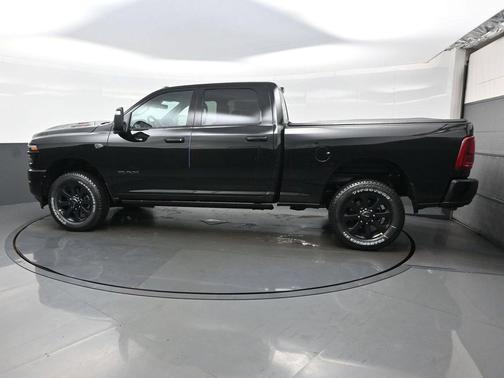 Diamond Black Crystal Pearlcoat 2027 RAM 2500 Laramie