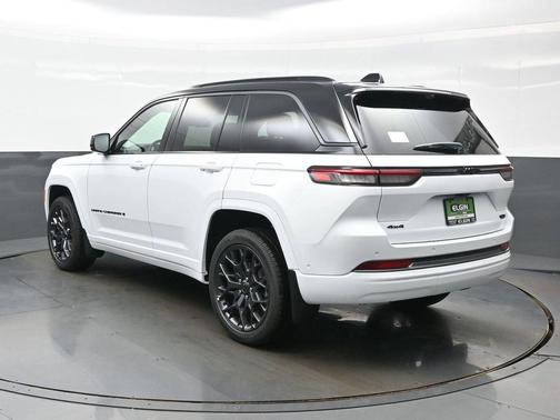 Bright White Clearcoat 2027 Jeep Grand Cherokee Summit