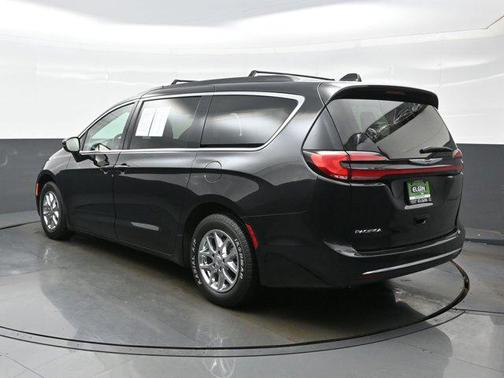 Brilliant Black Crystal Pearlcoat 2022 Chrysler Pacifica Touring L