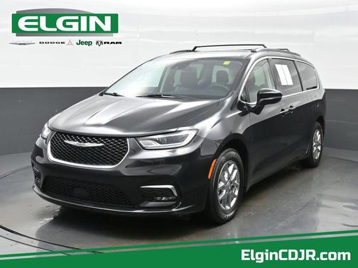 Brilliant Black Crystal Pearlcoat 2022 Chrysler Pacifica Touring L
