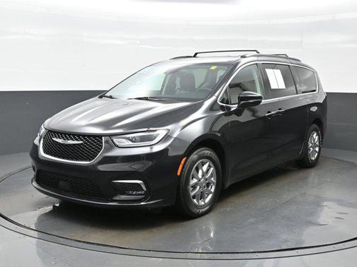 Brilliant Black Crystal Pearlcoat 2022 Chrysler Pacifica Touring L