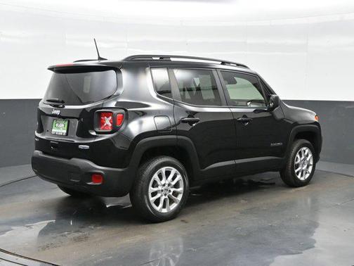 Black Clearcoat 2022 Jeep Renegade Latitude