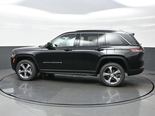 Diamond Black Crystal Pearlcoat 2026 Jeep Grand Cherokee Limited