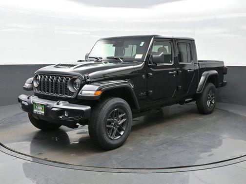 Black Clearcoat 2026 Jeep Gladiator Sport S