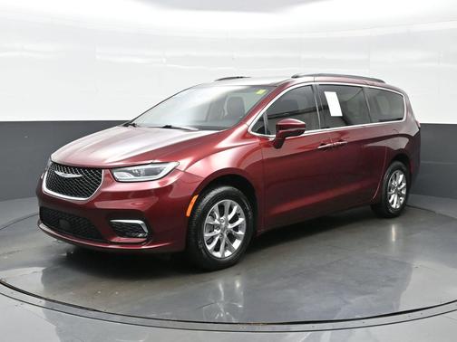 Velvet Red Pearlcoat 2022 Chrysler Pacifica Touring L