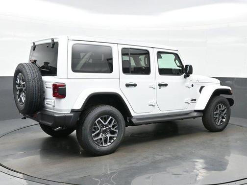2025 Jeep Wrangler 4-Door Sahara 4x4