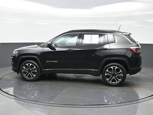 Diamond Black Crystal Pearlcoat 2023 Jeep Compass Limited