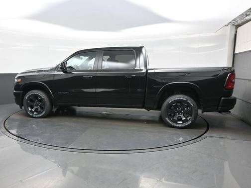 Diamond Black Crystal Pearlcoat 2026 RAM 1500 Big Horn/Lone Star
