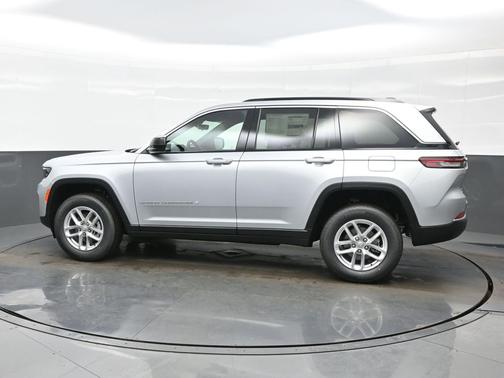 Silver Zynith 2026 Jeep Grand Cherokee Laredo
