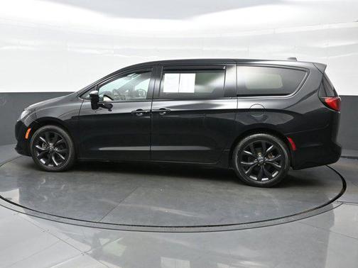 2020 Chrysler Pacifica Touring
