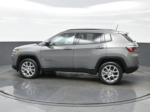 2023 Jeep Compass Latitude Lux