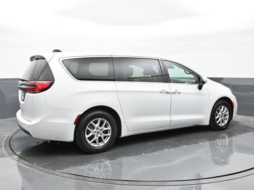 Bright White Clearcoat 2023 Chrysler Pacifica Touring