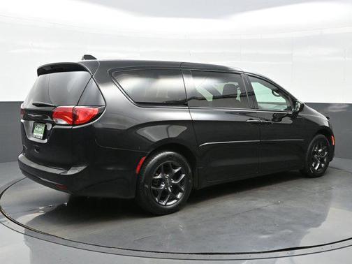2020 Chrysler Pacifica Touring