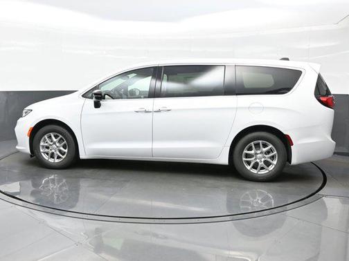 2025 Chrysler Pacifica L