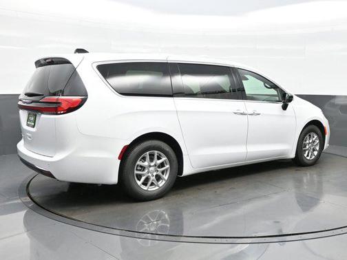 2025 Chrysler Pacifica L