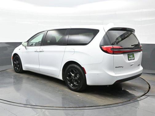 2022 Chrysler Pacifica Hybrid Touring L