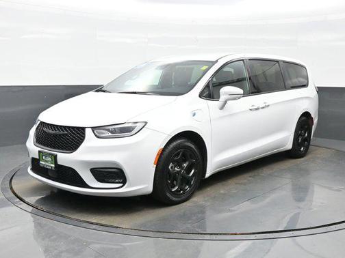 2022 Chrysler Pacifica Hybrid Touring L