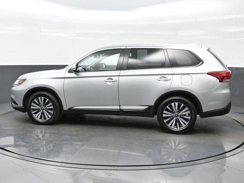 2020 Mitsubishi Outlander SE