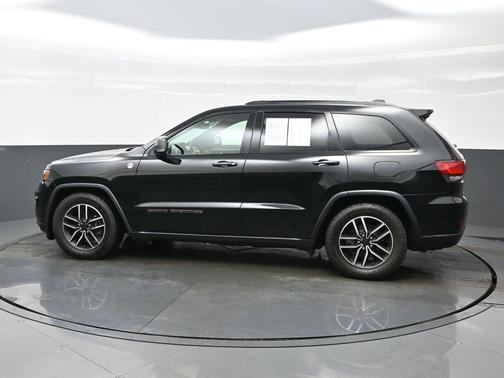 Diamond Black Crystal Pearlcoat 2020 Jeep Grand Cherokee Trailhawk