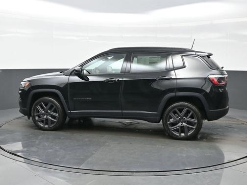 Diamond Black Crystal Pearlcoat 2026 Jeep Compass Limited