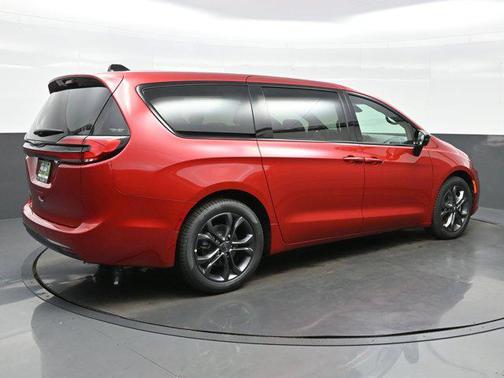 2026 Chrysler Pacifica L