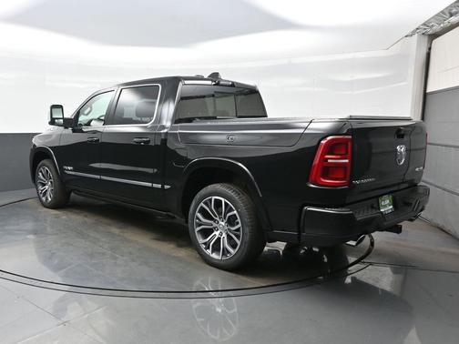 Diamond Black Crystal Pearlcoat 2026 RAM 1500 ST