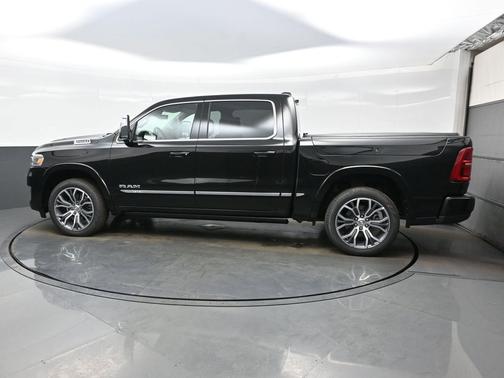 Diamond Black Crystal Pearlcoat 2026 RAM 1500 ST