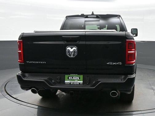 Diamond Black Crystal Pearlcoat 2026 RAM 1500 ST
