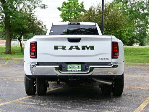 2025 RAM 3500 Tradesman Crew Cab 4x4 8' Box