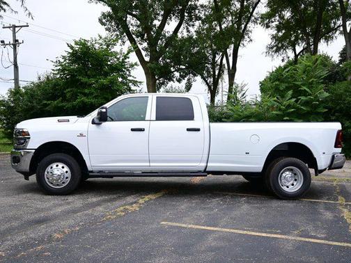 2025 RAM 3500 Tradesman Crew Cab 4x4 8' Box