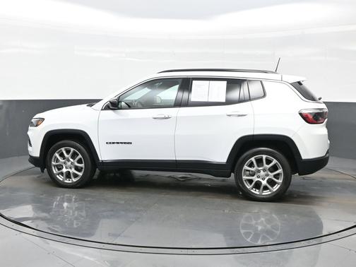 Bright White Clearcoat 2023 Jeep Compass Latitude Lux
